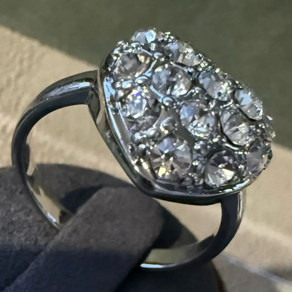 Silver Heart Rhinestone Statement Ring Size 9 Romantic Sparkle - Picture 4 of 16